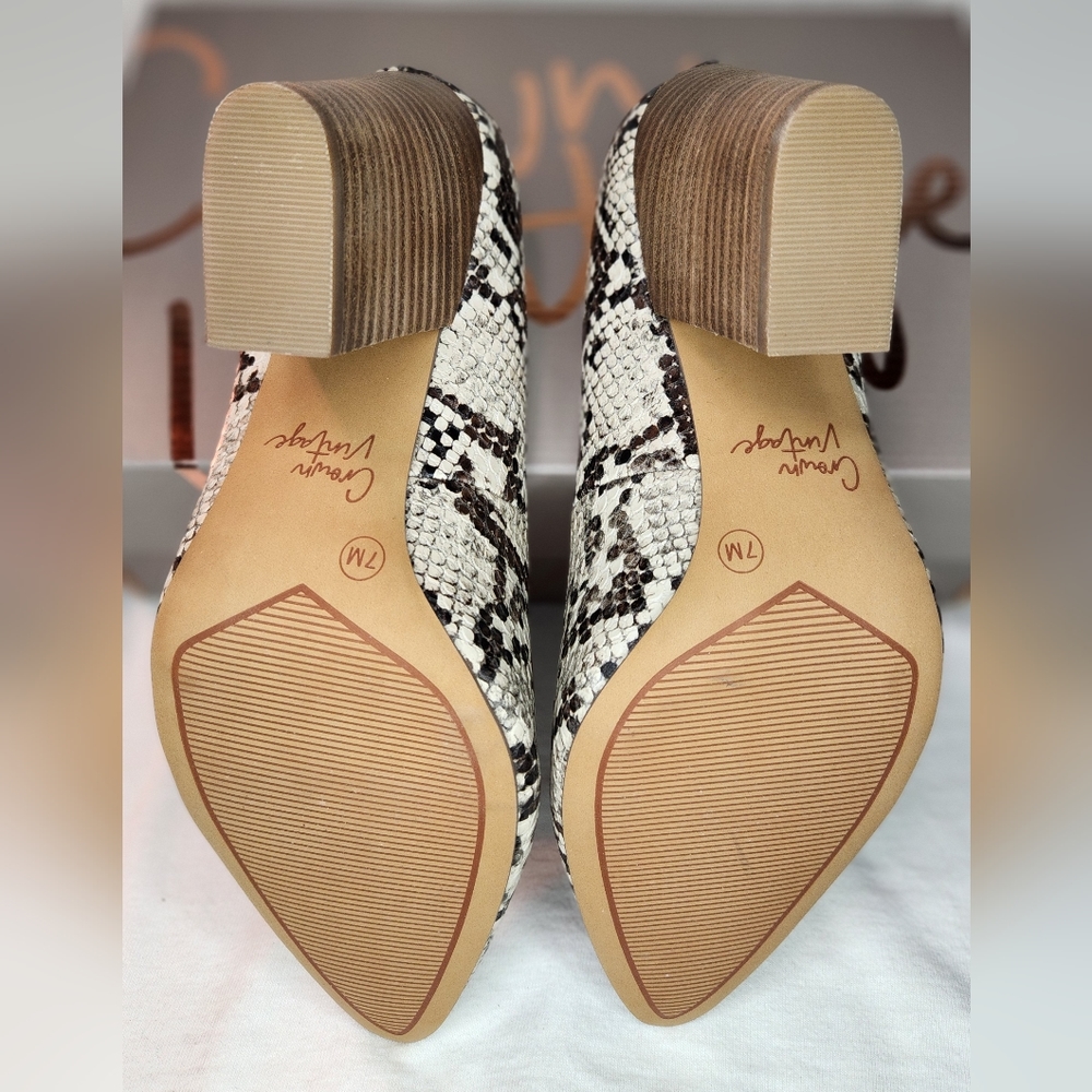 CROWN VINTAGE SNAKE PRINT HEELS - Picture 5 of 7